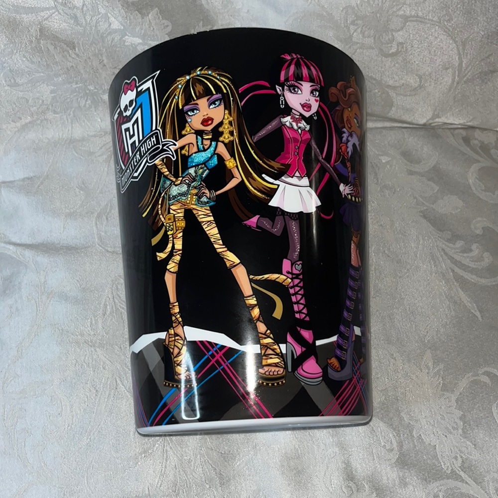 Monster High plastic waste basket
